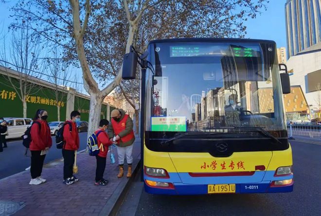 踐行社會主義核心價(jià)值觀 公交企業(yè)道德建設(shè)結(jié)碩果