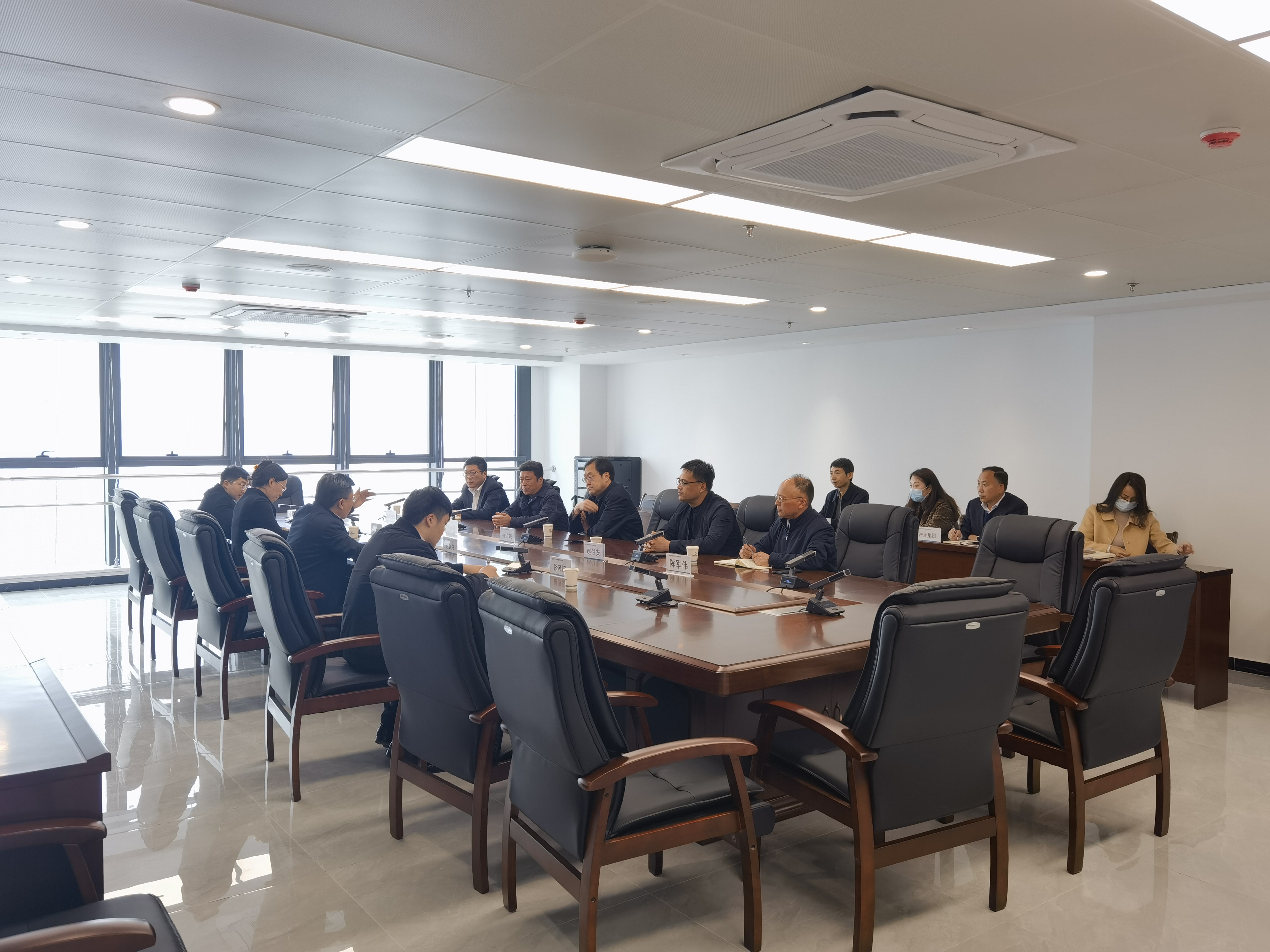 交投集團與國家開發(fā)銀行河北省分行進行洽談交流