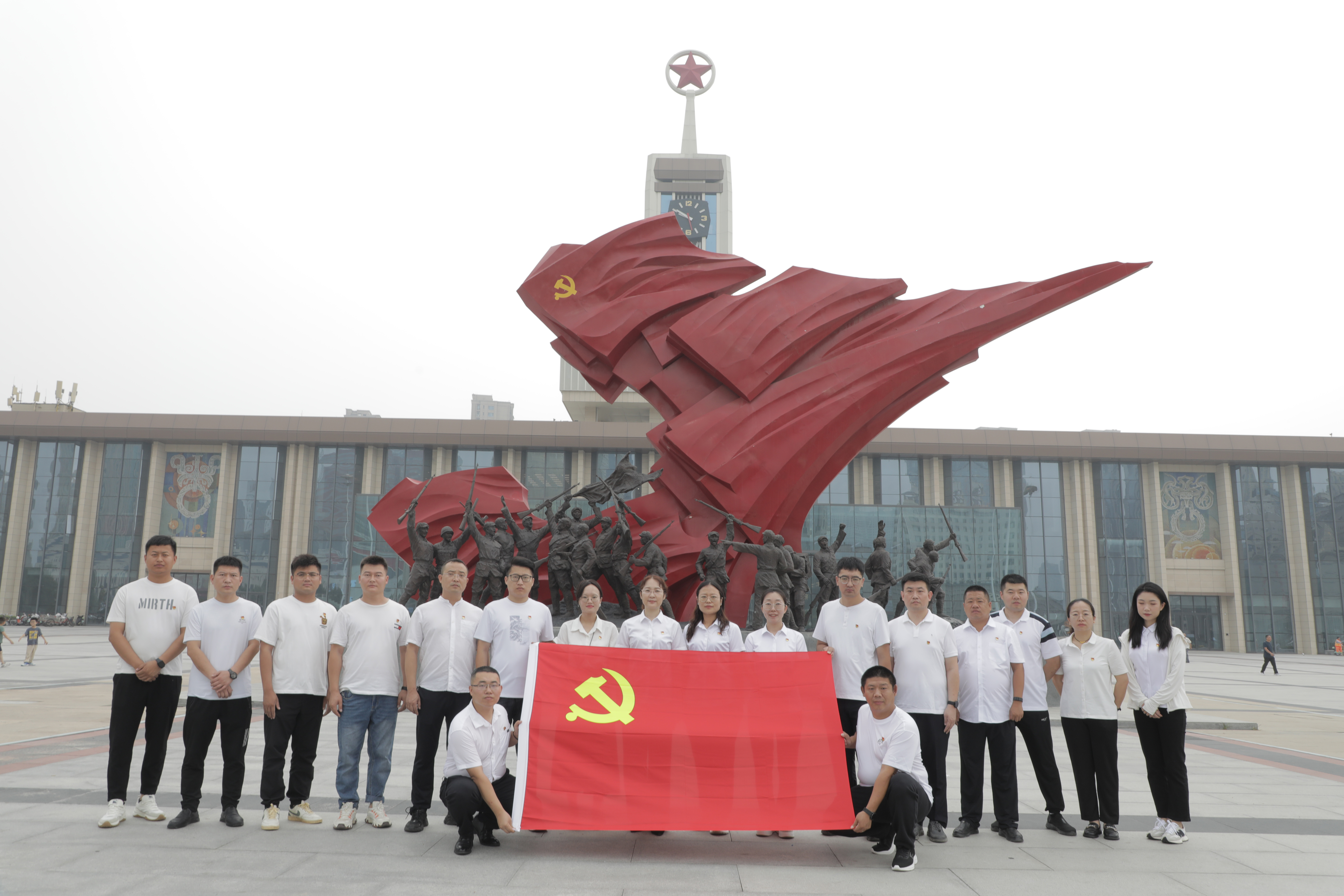 誓言映初心丨市路橋集團(tuán)組織新發(fā)展黨員入黨宣誓