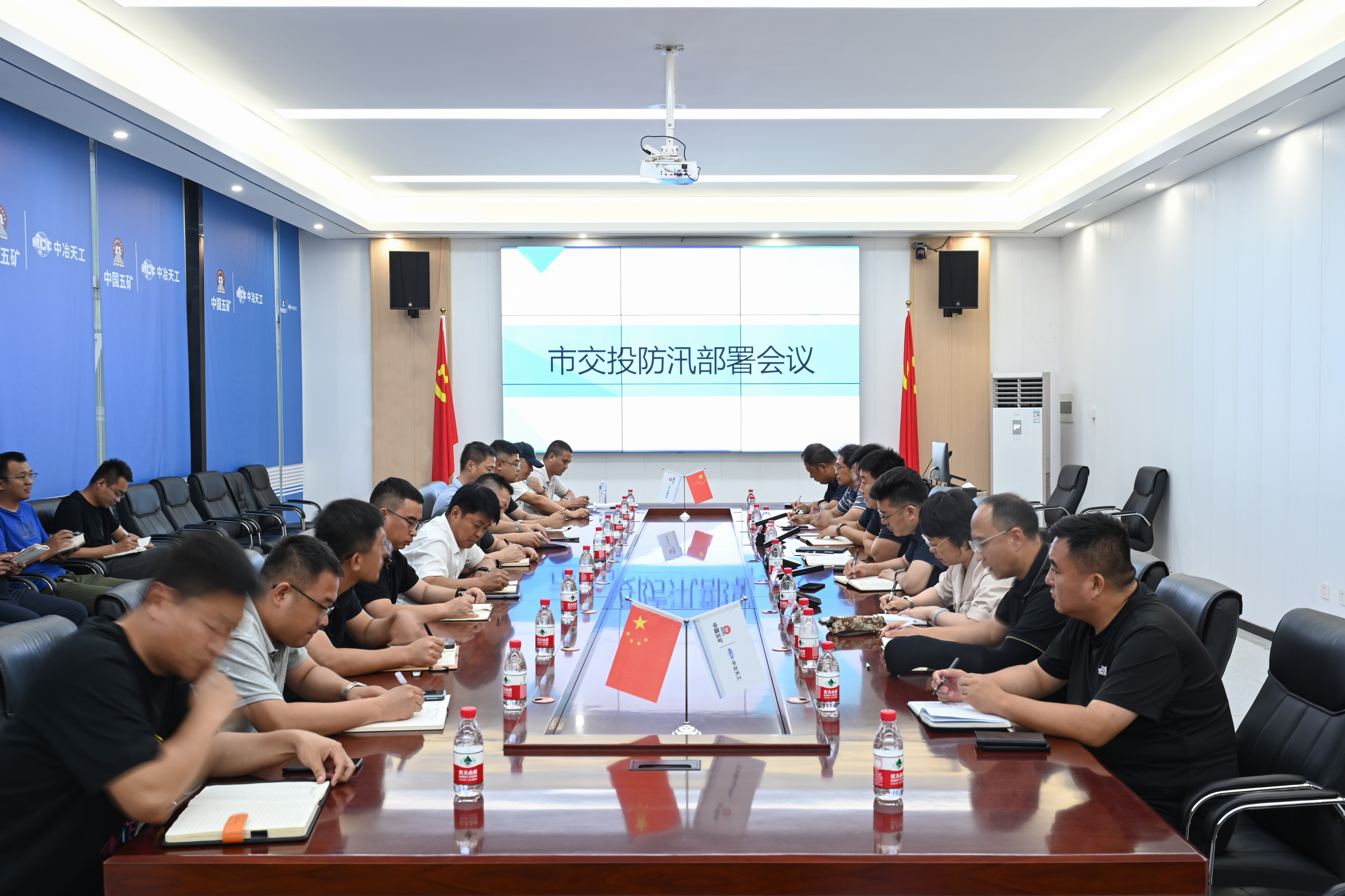 科學(xué)細(xì)化防汛措施 有效保障群眾出行丨市交投公司全力以赴應(yīng)對(duì)強(qiáng)降雨天氣