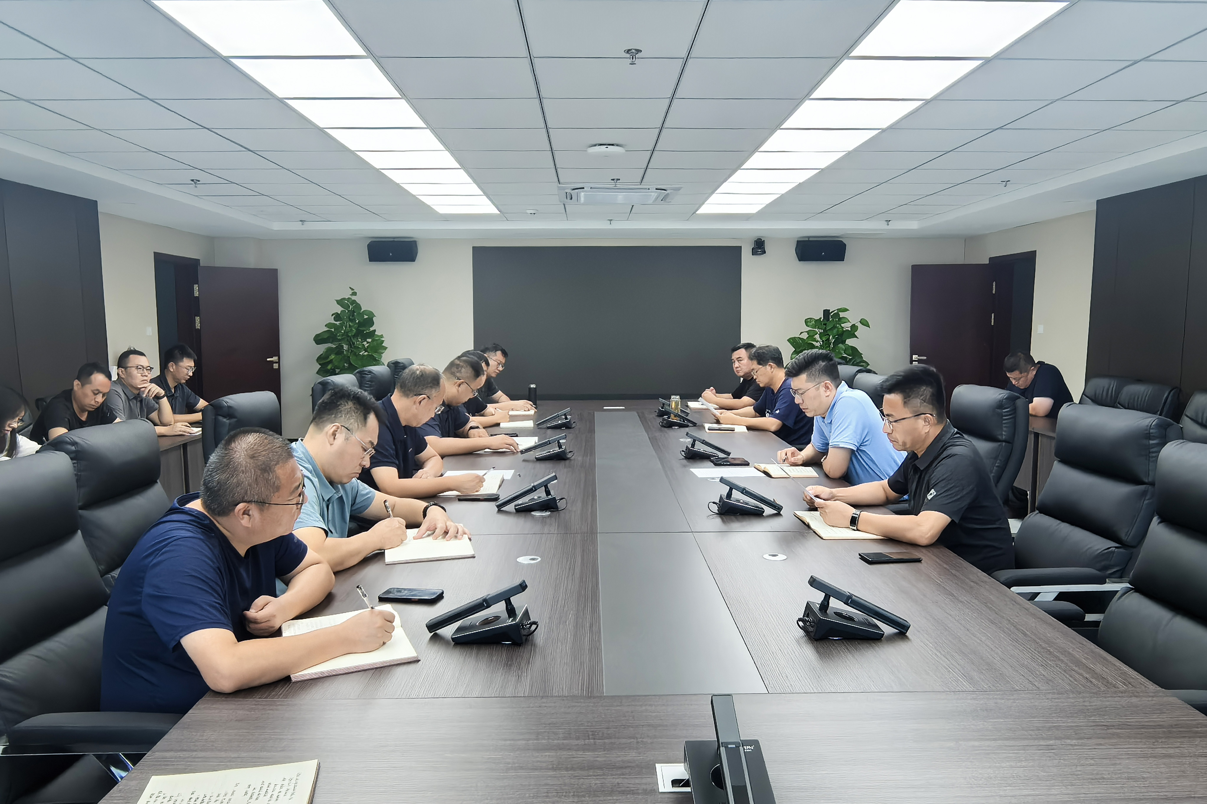 市交投公司召開(kāi)安全生產(chǎn)、防汛、環(huán)保 工作部署會(huì)