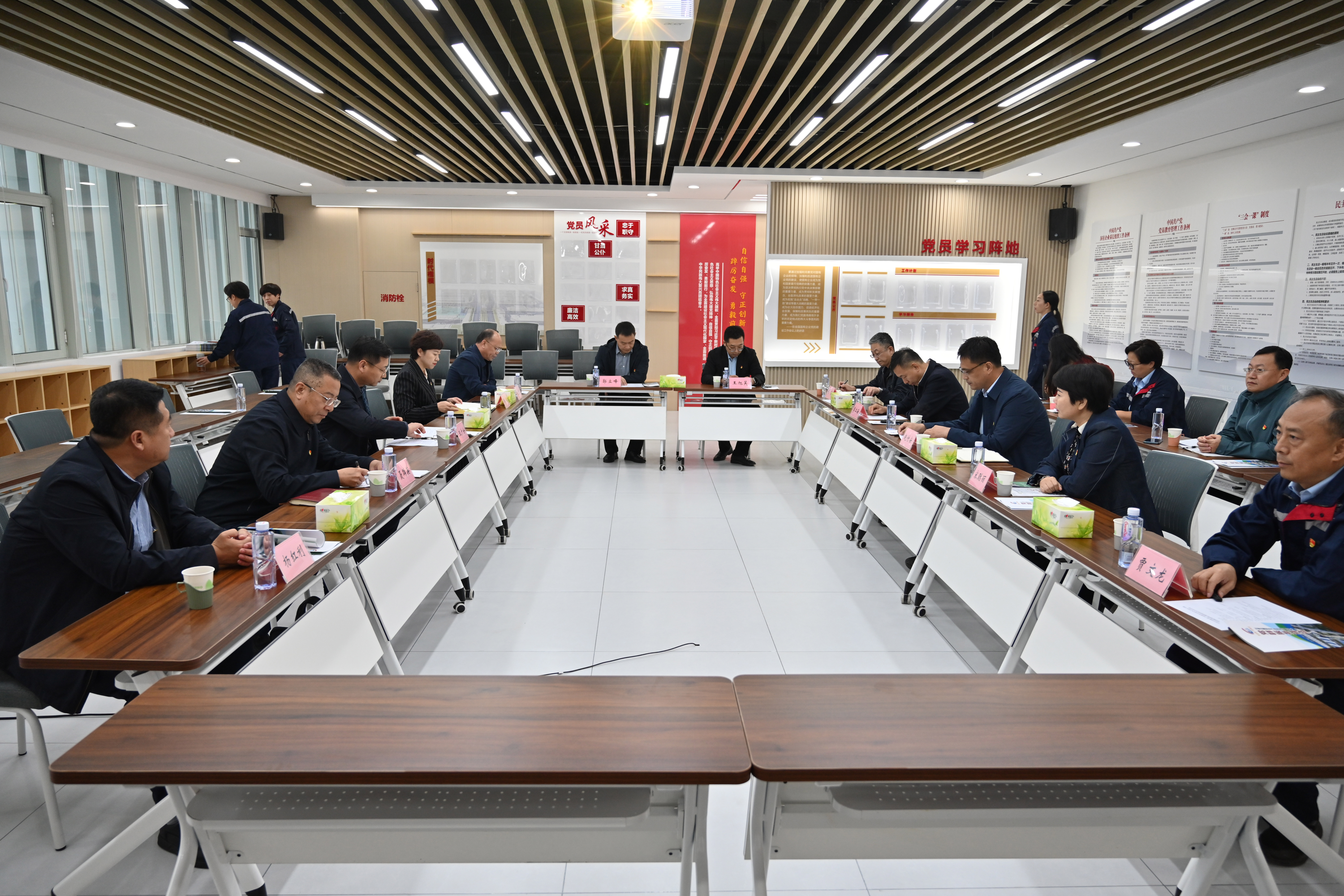 省交通運輸廳、市委社工部、市交通運輸局領(lǐng)導(dǎo)到石家莊國際農(nóng)產(chǎn)品批發(fā)交易中心觀摩調(diào)研